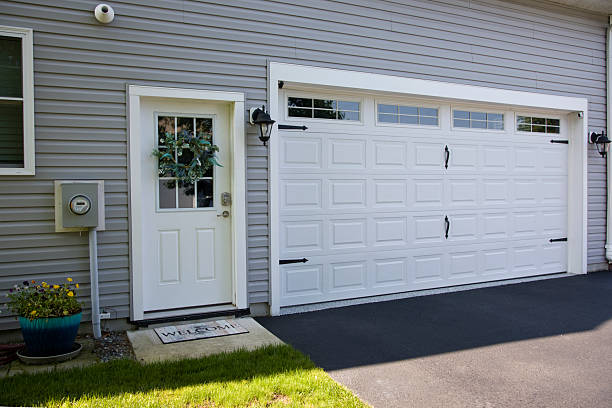 24/7 Emergency Garage Door Panel Replacement experts in Grandview, TX